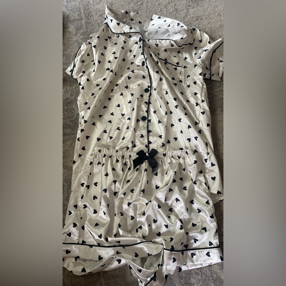 White/black sleep wear with hearts